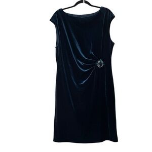 Ronni Nicole Green Velvet Sleeveless Cocktail Dress Size 16 Lined